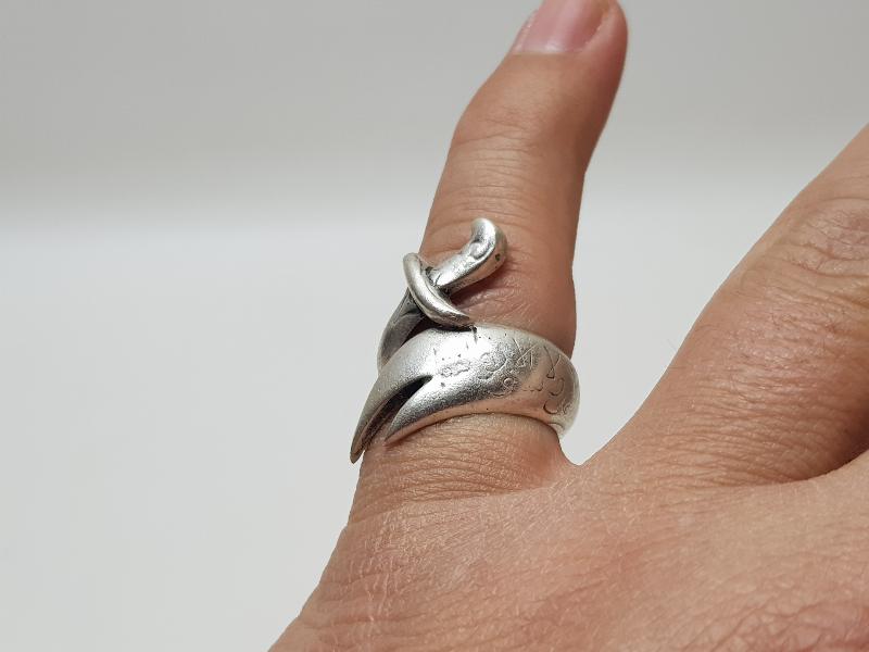 ÜZERİ HADİS YAZILI ZÜLFİKAR KILICI FORMLU YÜZÜK