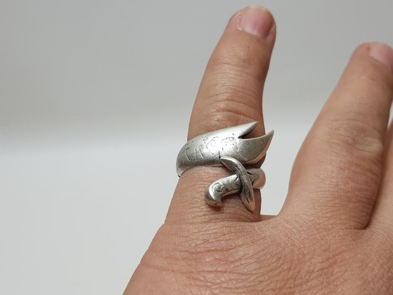 ÜZERİ HADİS YAZILI ZÜLFİKAR KILICI FORMLU YÜZÜK