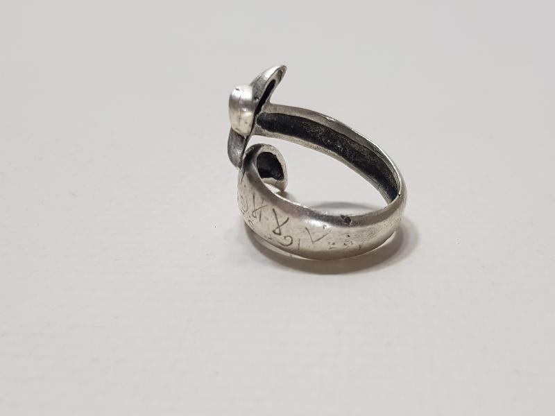 ÜZERİ HADİS YAZILI ZÜLFİKAR KILICI FORMLU YÜZÜK