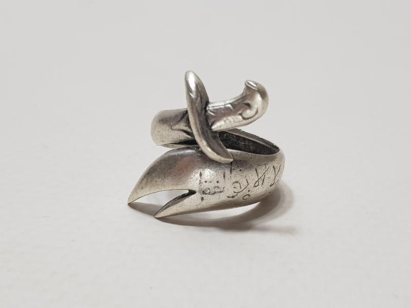 ÜZERİ HADİS YAZILI ZÜLFİKAR KILICI FORMLU YÜZÜK