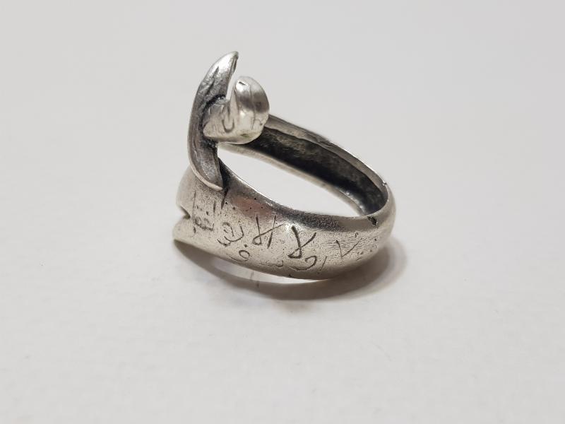 ÜZERİ HADİS YAZILI ZÜLFİKAR KILICI FORMLU YÜZÜK