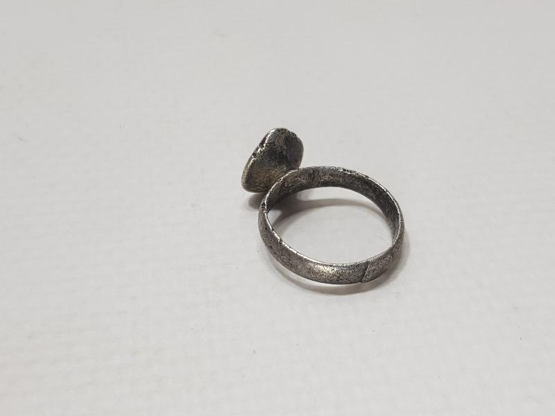 ÜZERİ OSMANLICA SAHİBİNİN ADI YAZILI OLAN GÜMÜŞ YÜZÜK