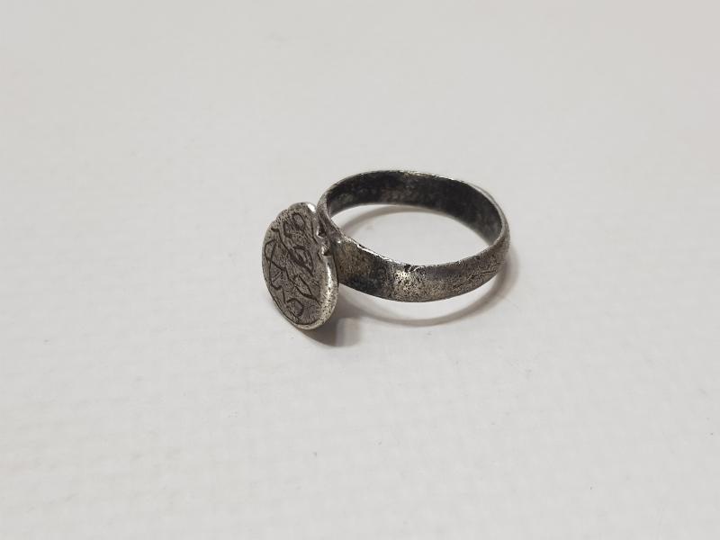 ÜZERİ OSMANLICA SAHİBİNİN ADI YAZILI OLAN GÜMÜŞ YÜZÜK