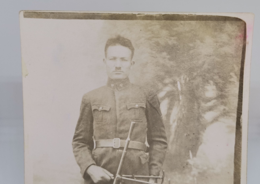 1. DÜNYA SAVAŞI DÖNEMİ MAKİNELİ TÜFEK KULLANAN ASKERİMİZİN FOTOĞRAFI