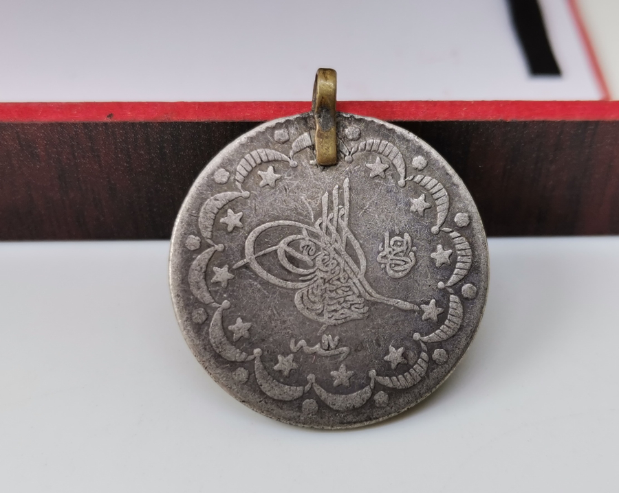 ABDÜLHAMİD HAN DÖNEMİ KOLYEYE ÇEVRİLMİŞ GÜMÜŞ 5 KURUŞ