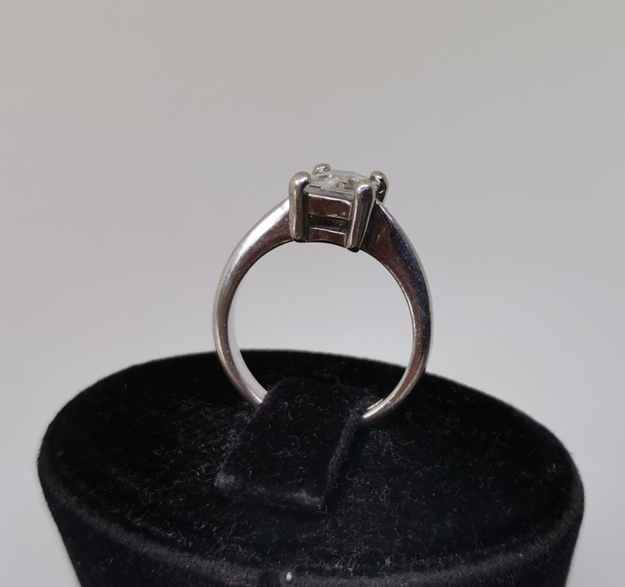 AKUA MARİN TAŞLI TEKTAŞ MODEL GÜMÜŞ YÜZÜK