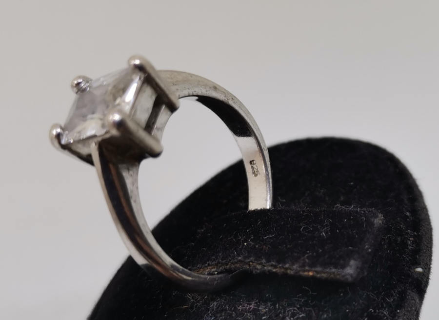 AKUA MARİN TAŞLI TEKTAŞ MODEL GÜMÜŞ YÜZÜK