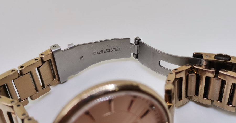 ESSENCE MARKA ALTIN KAPLAMA KOL SAATİ