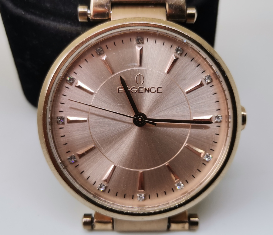 ESSENCE MARKA ALTIN KAPLAMA KOL SAATİ