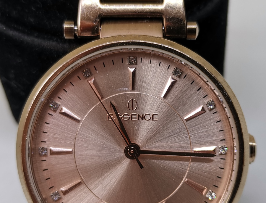 ESSENCE MARKA ALTIN KAPLAMA KOL SAATİ