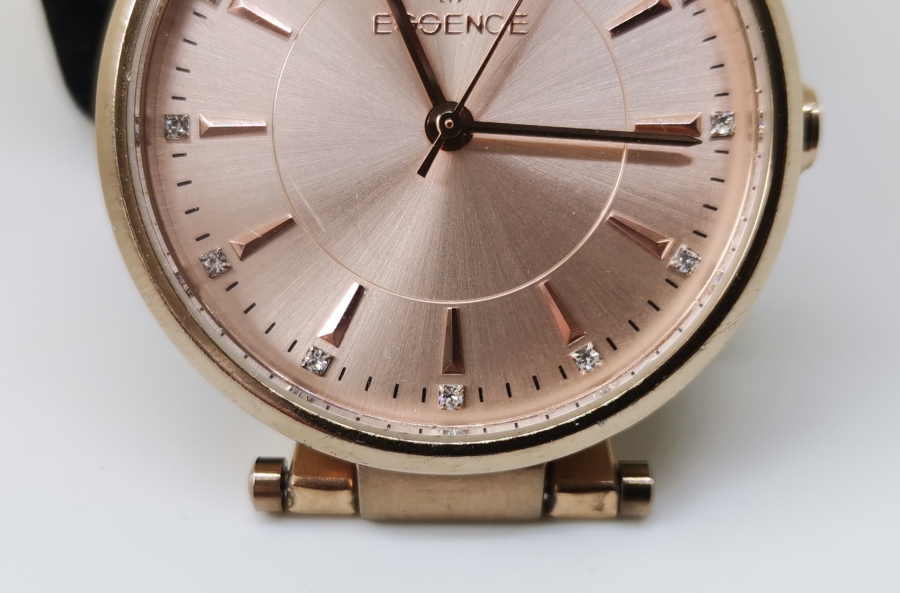 ESSENCE MARKA ALTIN KAPLAMA KOL SAATİ