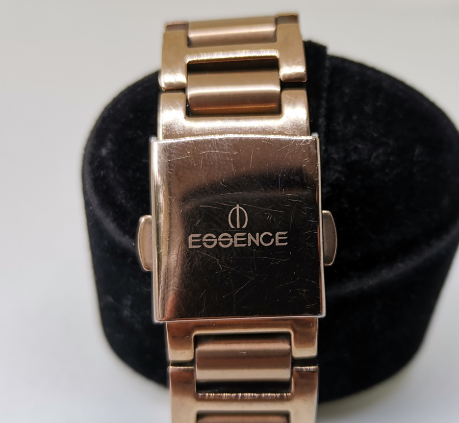 ESSENCE MARKA ALTIN KAPLAMA KOL SAATİ