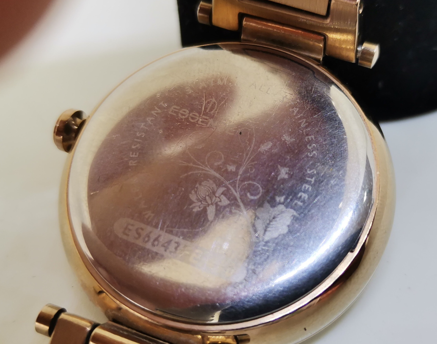 ESSENCE MARKA ALTIN KAPLAMA KOL SAATİ