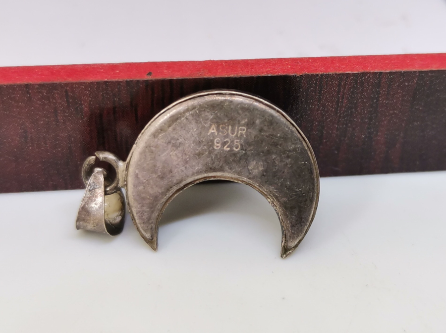 HİLAL FORMUNDA İÇİNDE DUASI İLE GÜMÜŞTEN MAMUL CEVŞEN-İ KEBİR