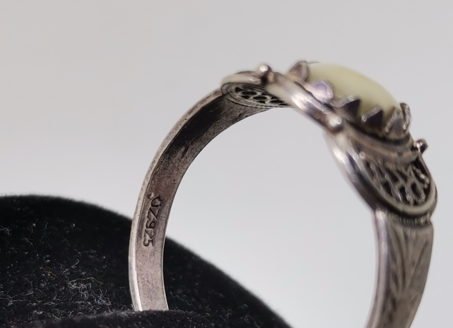 KALEM İŞÇİLİKLİ VE SEDEF TAŞLI ANTİKA GÜMÜŞ YÜZÜK