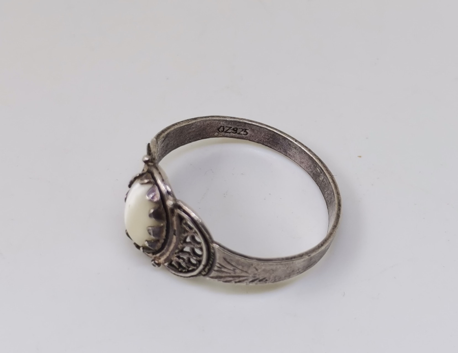 KALEM İŞÇİLİKLİ VE SEDEF TAŞLI ANTİKA GÜMÜŞ YÜZÜK