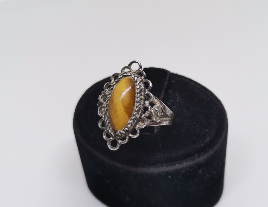 KAPLAN GÖZÜ TAŞLI KABARTMA İŞÇİLİKLİ ÖZEL YAPIM GÜMÜŞ YÜZÜK