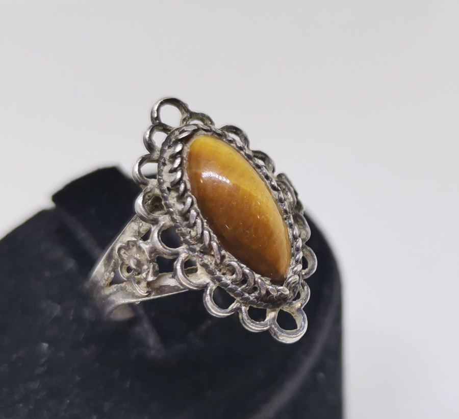 KAPLAN GÖZÜ TAŞLI KABARTMA İŞÇİLİKLİ ÖZEL YAPIM GÜMÜŞ YÜZÜK