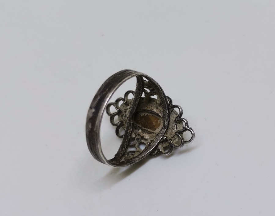 KAPLAN GÖZÜ TAŞLI KABARTMA İŞÇİLİKLİ ÖZEL YAPIM GÜMÜŞ YÜZÜK