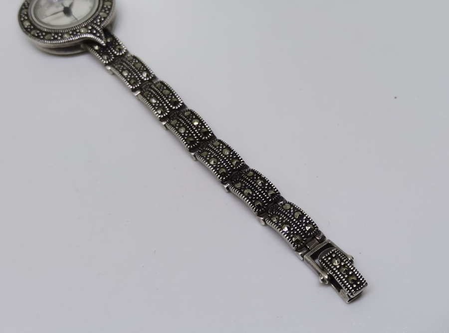 MARGAZİT TAŞLI GÜMÜŞ KOL SAATİ