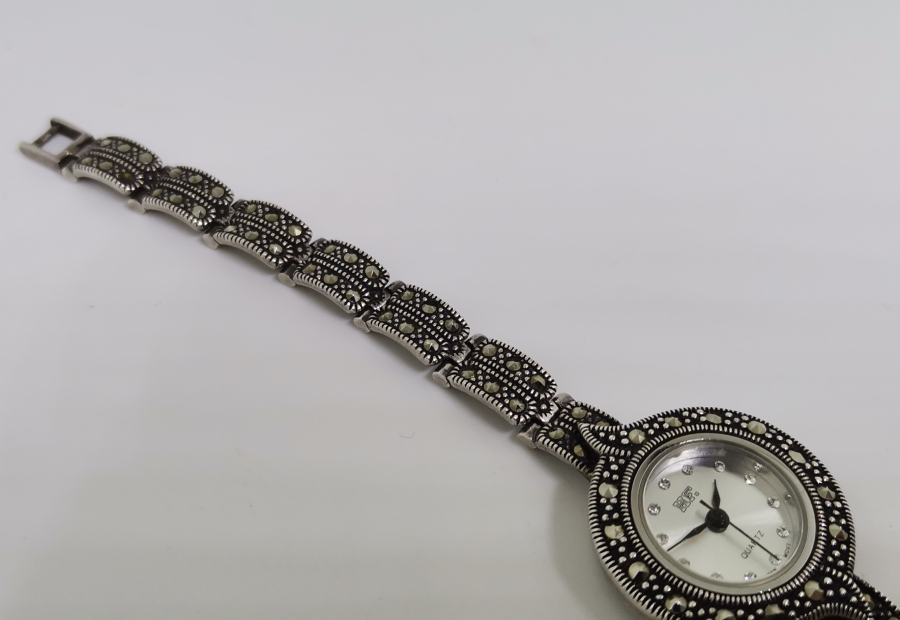 MARGAZİT TAŞLI GÜMÜŞ KOL SAATİ