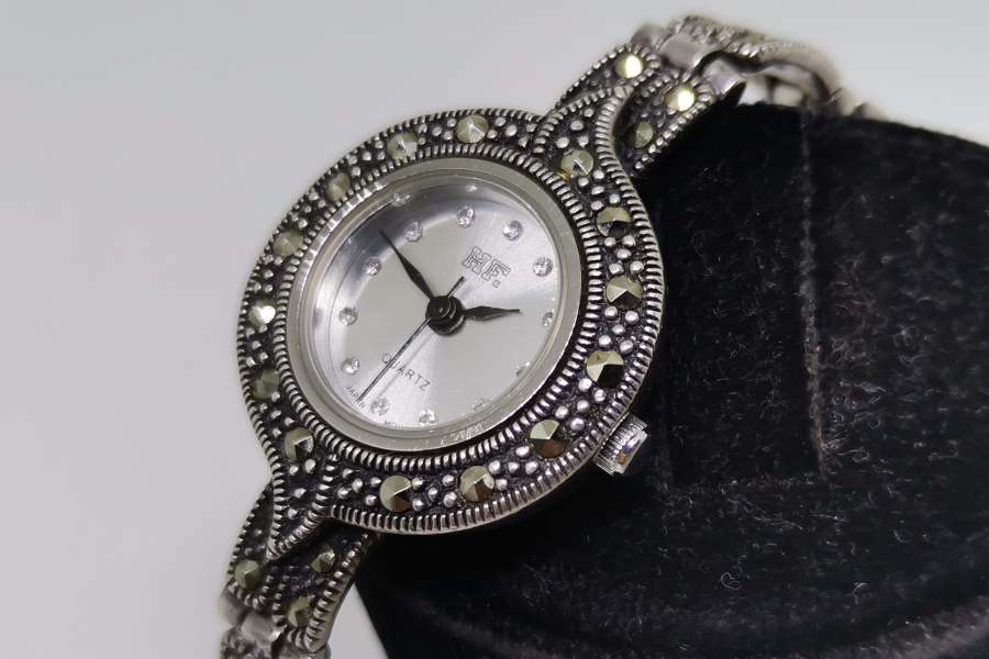 MARGAZİT TAŞLI GÜMÜŞ KOL SAATİ