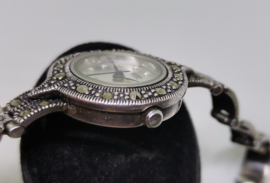 MARGAZİT TAŞLI GÜMÜŞ KOL SAATİ