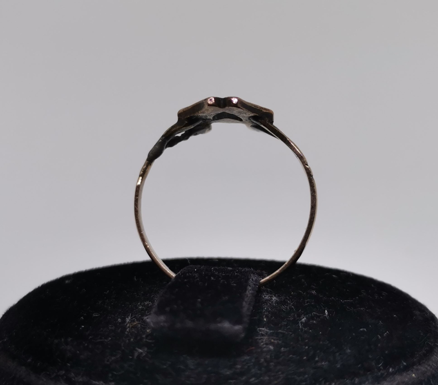 NUN HARFİ FORMUNDA YAPILMIŞ OSMANLI DÖNEMİ ELMAS TAŞLI YÜZÜK