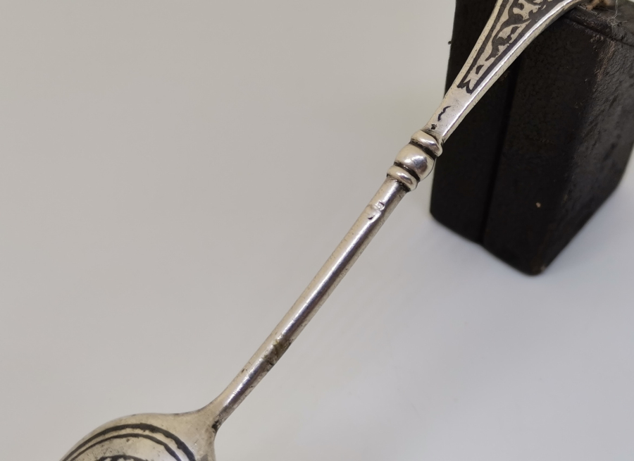  ORAK ÇEKİÇ DAMGALI SOVYET RUSYA YAPIMI SAVATLI GÜMÜŞ KAŞIK