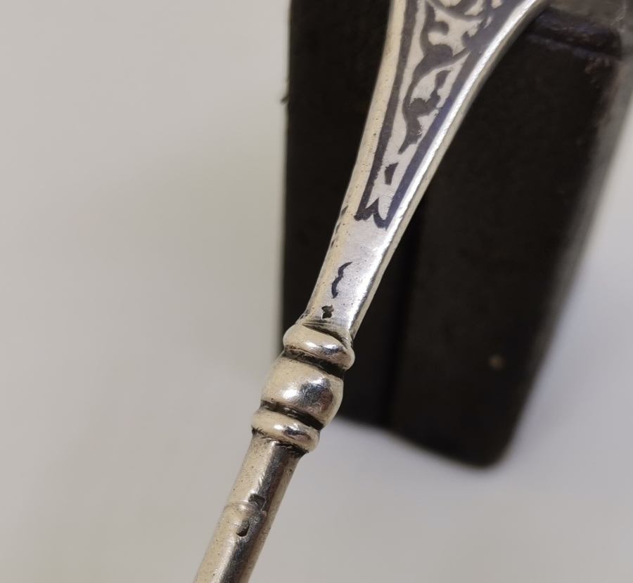  ORAK ÇEKİÇ DAMGALI SOVYET RUSYA YAPIMI SAVATLI GÜMÜŞ KAŞIK