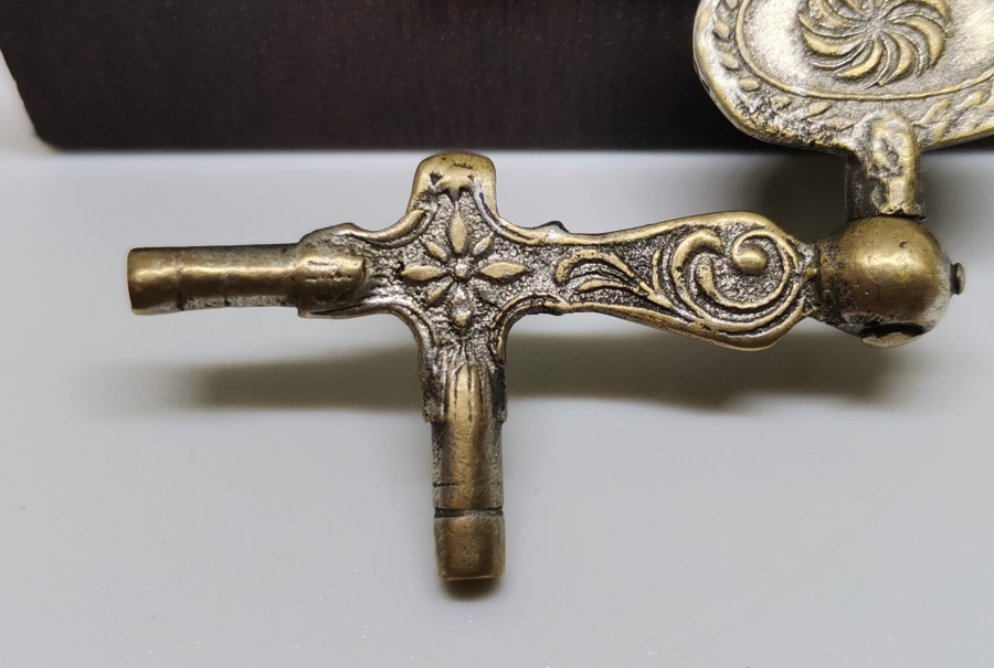 OSMANLI DÖNEMİ ÇARK-I FELEKLİK VE OSMANLI YILDIZLI PRİOR CEP SAATİ ANAHTARI