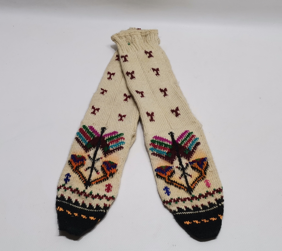 OSMANLI DÖNEMİ TAMAMI EL ÖRME HAYAT AĞAÇLI VE KOÇ BOYNUZU MOTİFLİ YÖRÜK İŞİ ÇORAP