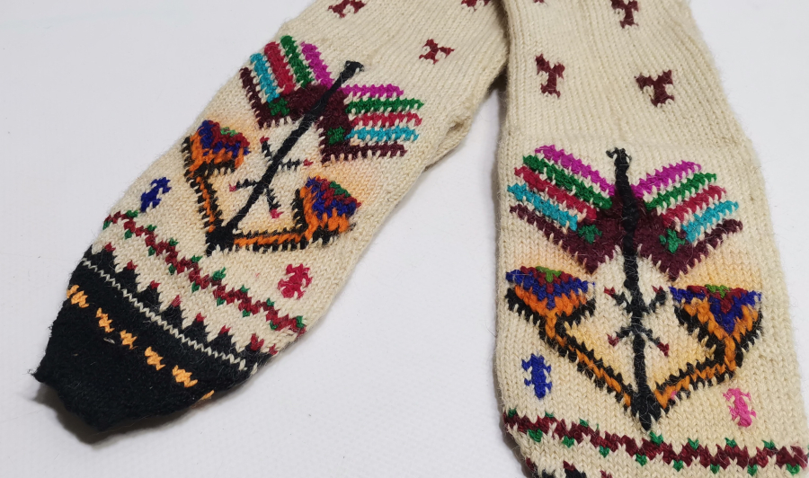 OSMANLI DÖNEMİ TAMAMI EL ÖRME HAYAT AĞAÇLI VE KOÇ BOYNUZU MOTİFLİ YÖRÜK İŞİ ÇORAP