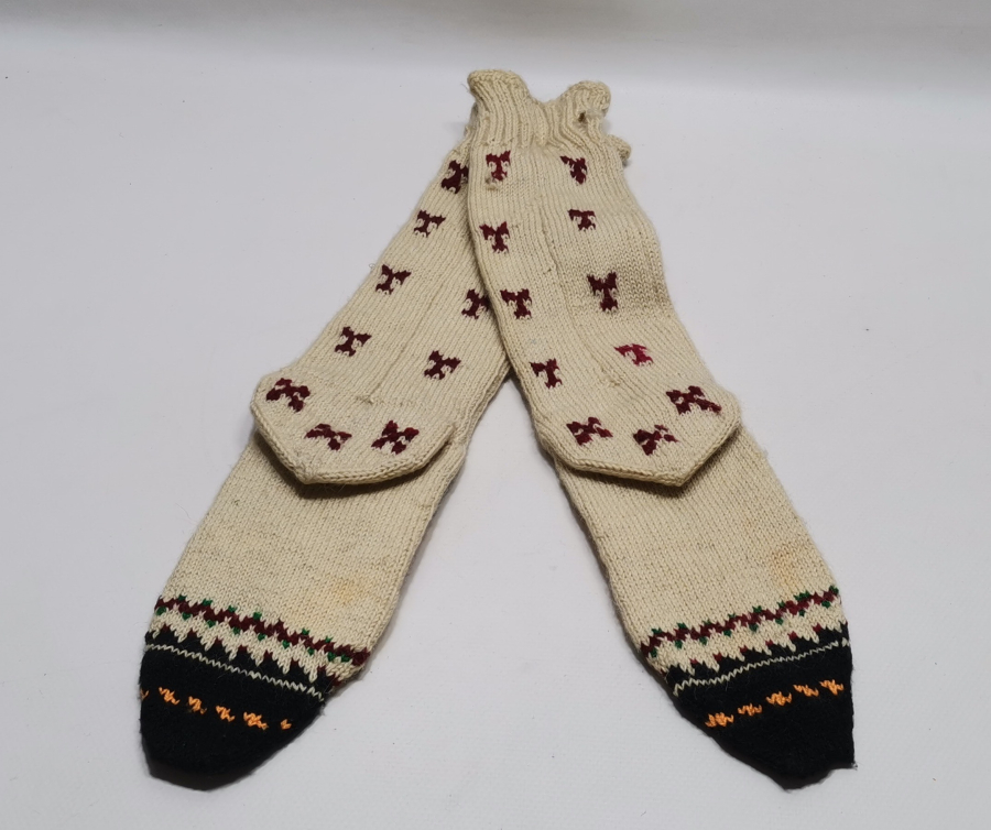 OSMANLI DÖNEMİ TAMAMI EL ÖRME HAYAT AĞAÇLI VE KOÇ BOYNUZU MOTİFLİ YÖRÜK İŞİ ÇORAP
