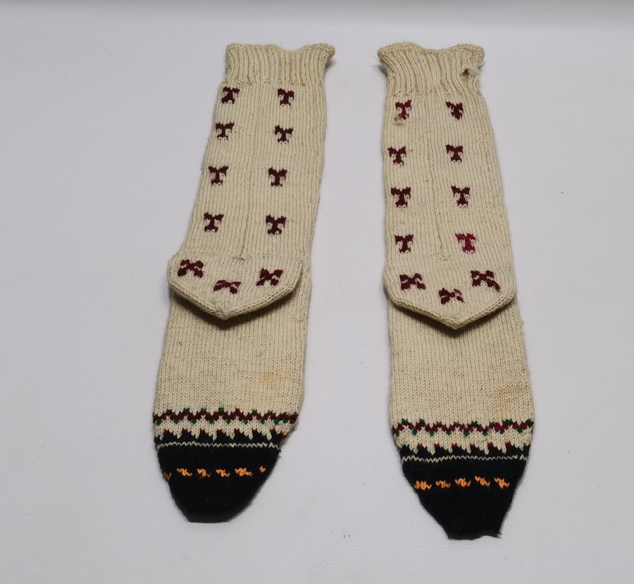 OSMANLI DÖNEMİ TAMAMI EL ÖRME HAYAT AĞAÇLI VE KOÇ BOYNUZU MOTİFLİ YÖRÜK İŞİ ÇORAP