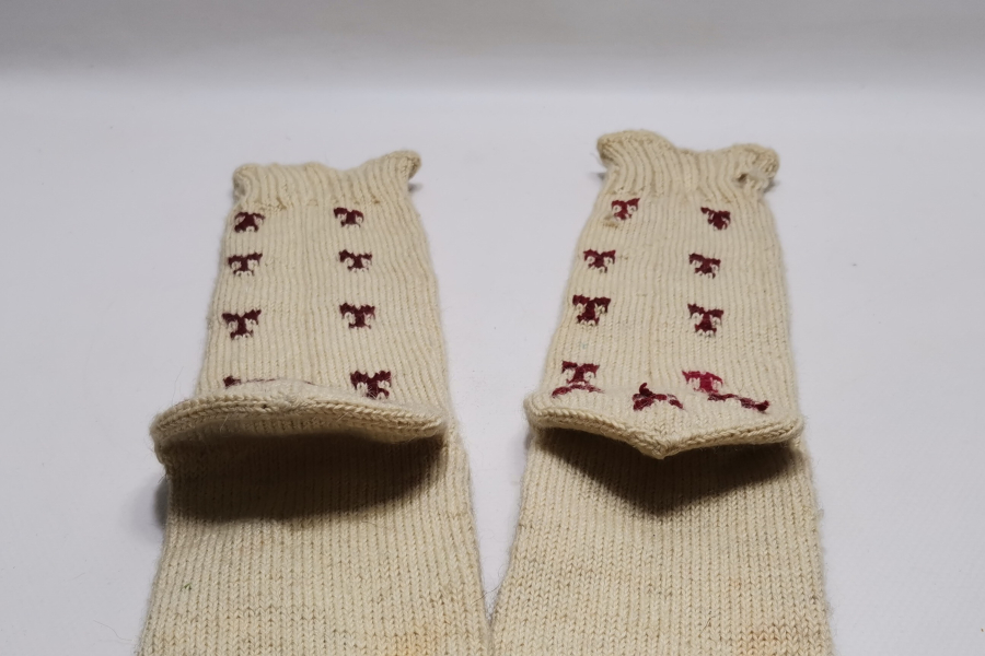 OSMANLI DÖNEMİ TAMAMI EL ÖRME HAYAT AĞAÇLI VE KOÇ BOYNUZU MOTİFLİ YÖRÜK İŞİ ÇORAP