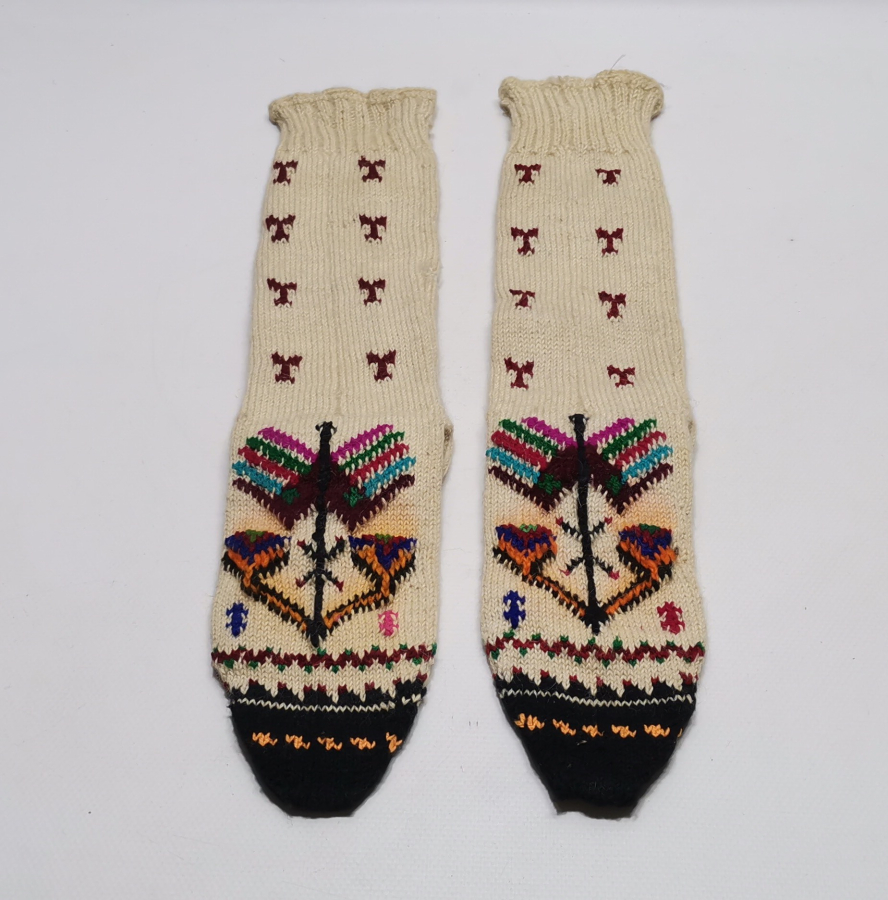 OSMANLI DÖNEMİ TAMAMI EL ÖRME HAYAT AĞAÇLI VE KOÇ BOYNUZU MOTİFLİ YÖRÜK İŞİ ÇORAP