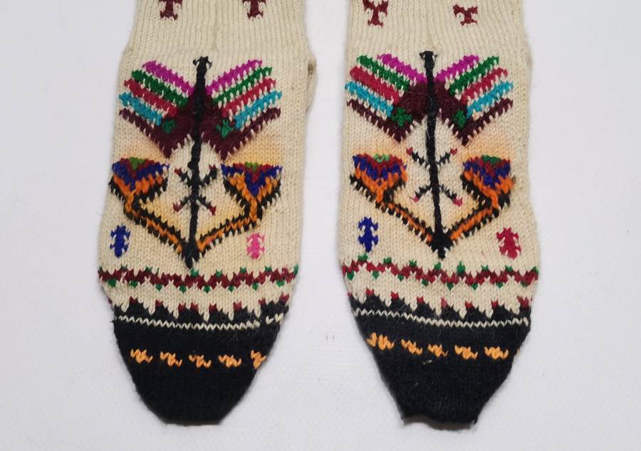 OSMANLI DÖNEMİ TAMAMI EL ÖRME HAYAT AĞAÇLI VE KOÇ BOYNUZU MOTİFLİ YÖRÜK İŞİ ÇORAP