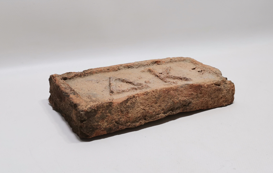 OSMANLI DÖNEMİ ÜZERİ RUMCA YAZILI NADİR TUĞLA