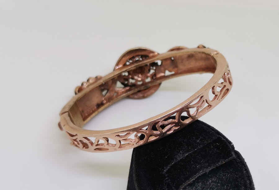 ÜZERİ ELMAS TAŞLI BİLEZİK