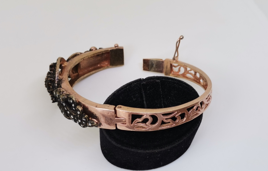 ÜZERİ ELMAS TAŞLI BİLEZİK