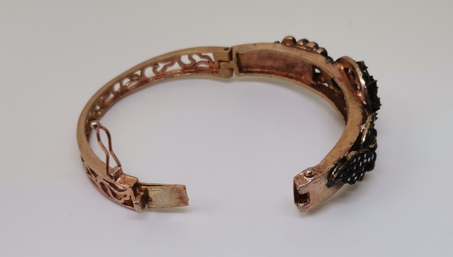 ÜZERİ ELMAS TAŞLI BİLEZİK