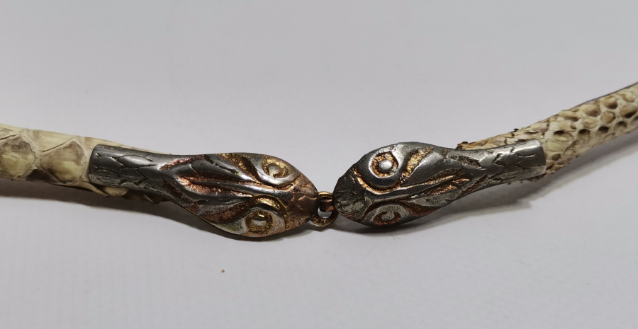 YILAN DERİSİNDEN YAPILMIŞ ANTİKA KEMER