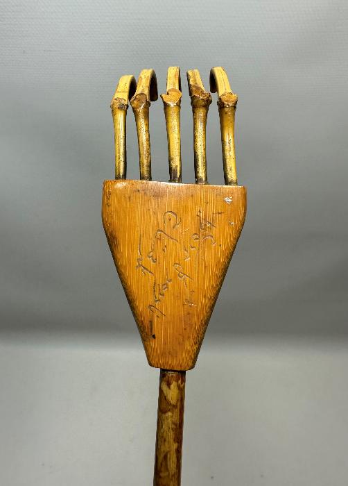 OSMANLI DÖNEMİ ÜZERİ OSMANLICA YAZILI TEKKE İŞİ ÇOK NADİR BAMBU SIRT KAŞIYICI 