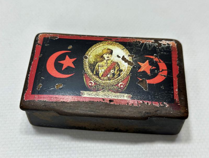 OSMANLICA YAZILI, AY YILDIZ VE ATATÜRK RESİMLİ PAPIER MACHE KUTU