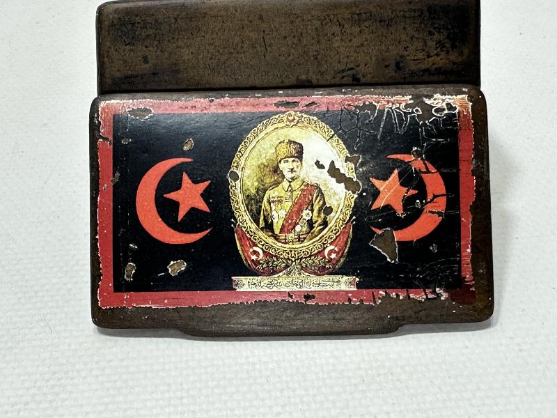 OSMANLICA YAZILI, AY YILDIZ VE ATATÜRK RESİMLİ PAPIER MACHE KUTU