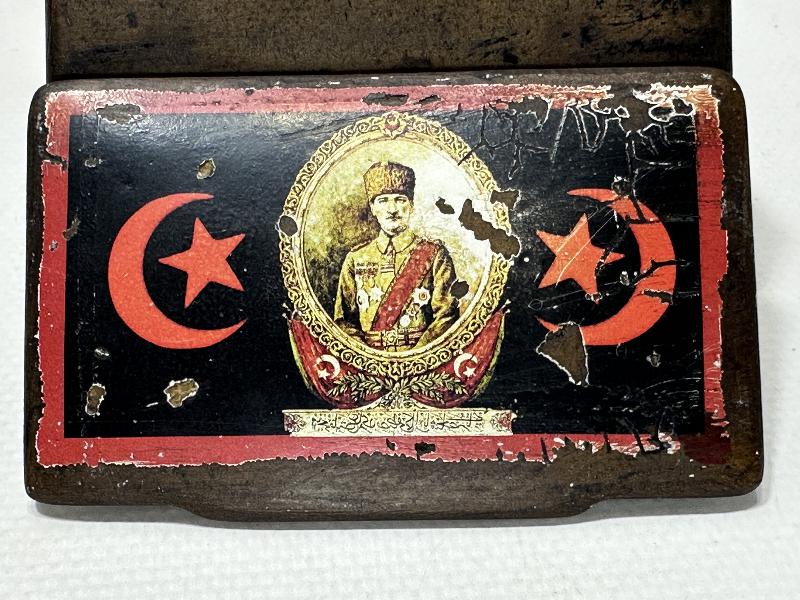 OSMANLICA YAZILI, AY YILDIZ VE ATATÜRK RESİMLİ PAPIER MACHE KUTU