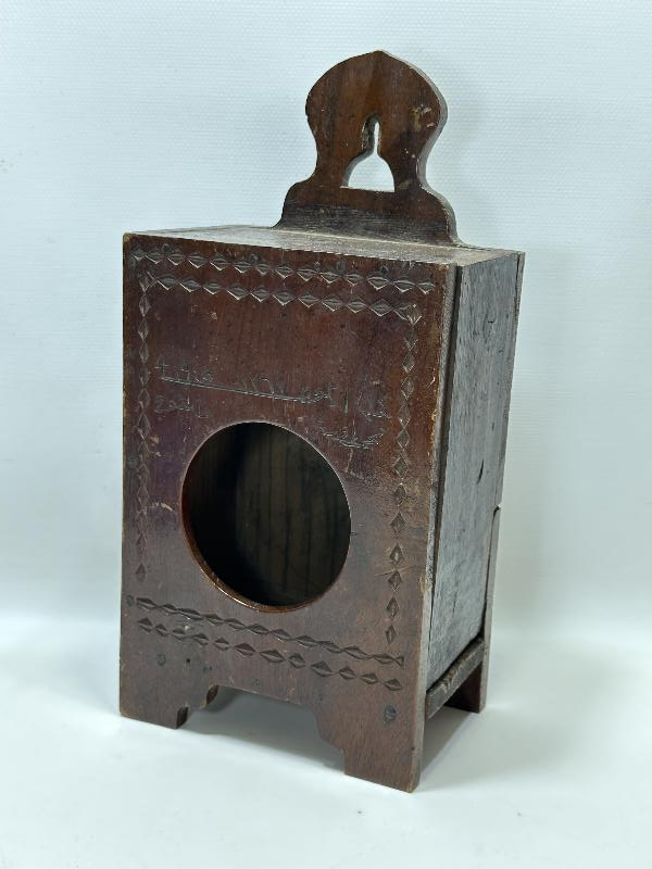 ÜZERİ OSMANLICA YAZILI AHŞAP SAAT KUTUSU