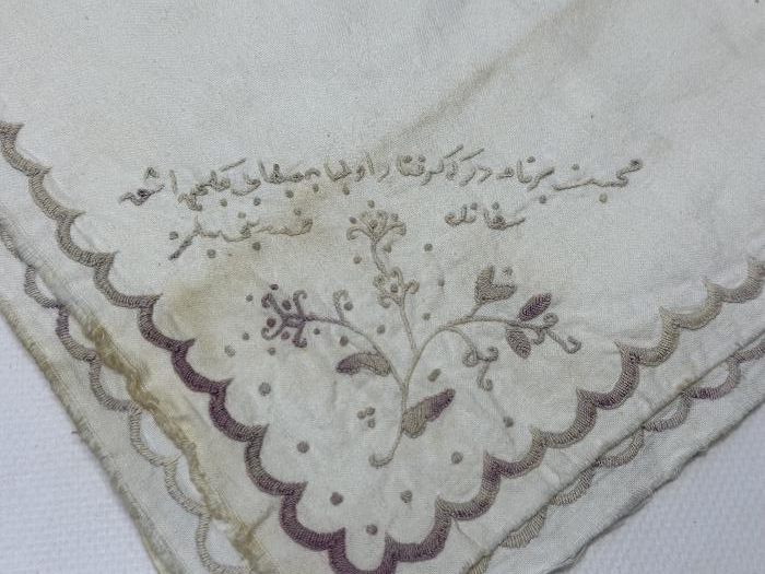 ÜZERİ OSMANLICA YAZILI SÖZ MENDİLİ