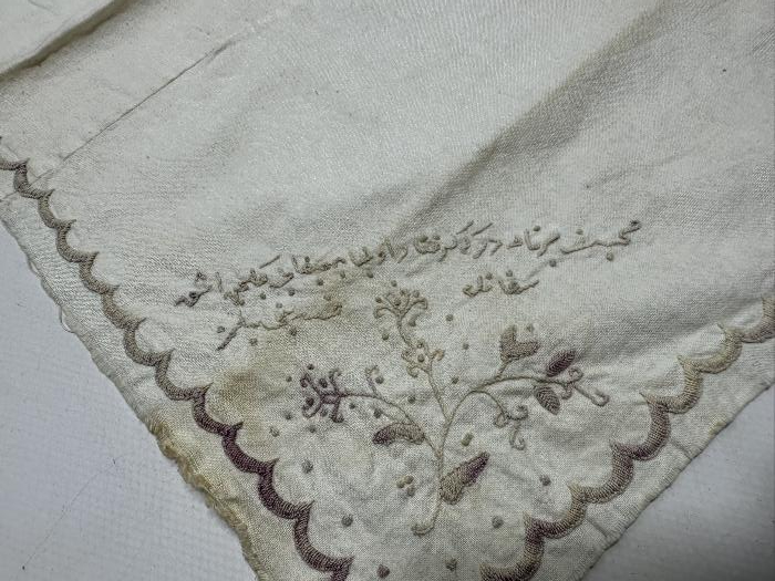 ÜZERİ OSMANLICA YAZILI SÖZ MENDİLİ